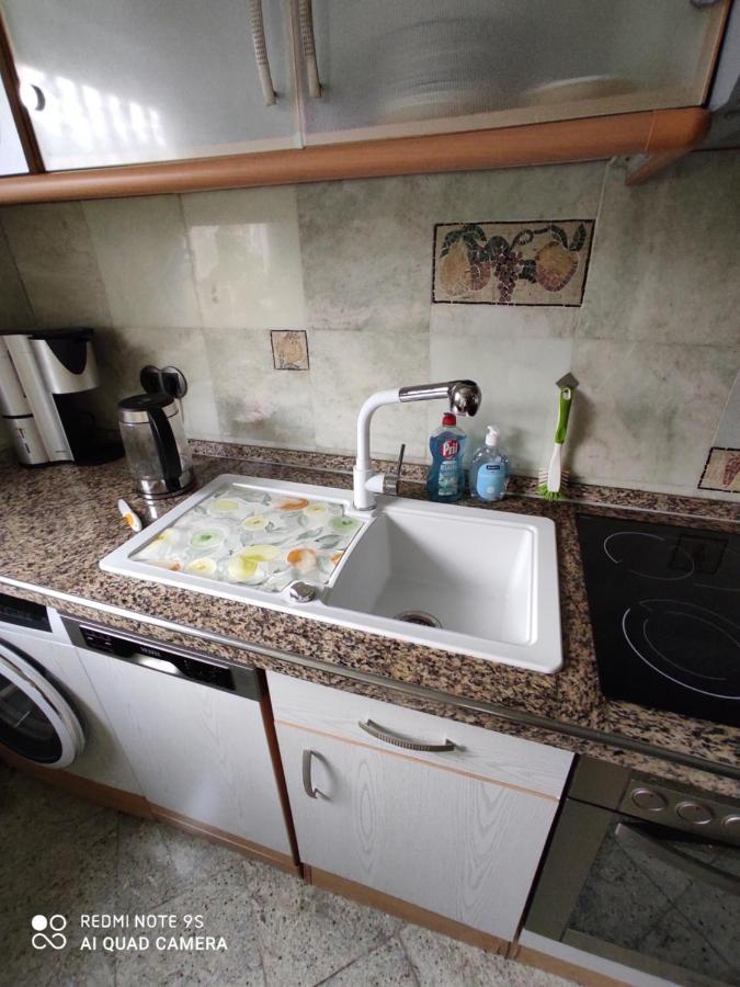 Weltoffenes Privates Gaestezimmer Bei Lgbtq Freundlichen Gastgeber Der Mit In Der Wohnung Lebt Берлин Экстерьер фото