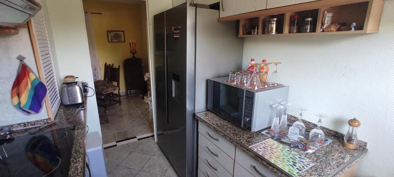 Weltoffenes Privates Gaestezimmer Bei Lgbtq Freundlichen Gastgeber Der Mit In Der Wohnung Lebt Берлин Экстерьер фото