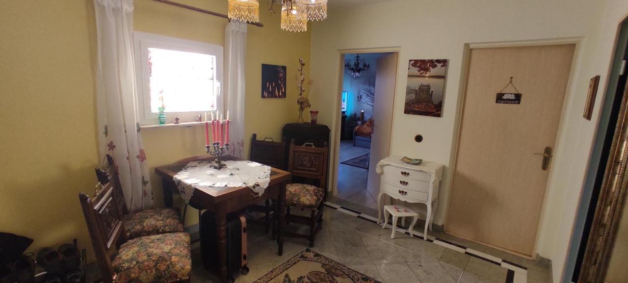 Weltoffenes Privates Gaestezimmer Bei Lgbtq Freundlichen Gastgeber Der Mit In Der Wohnung Lebt Берлин Экстерьер фото