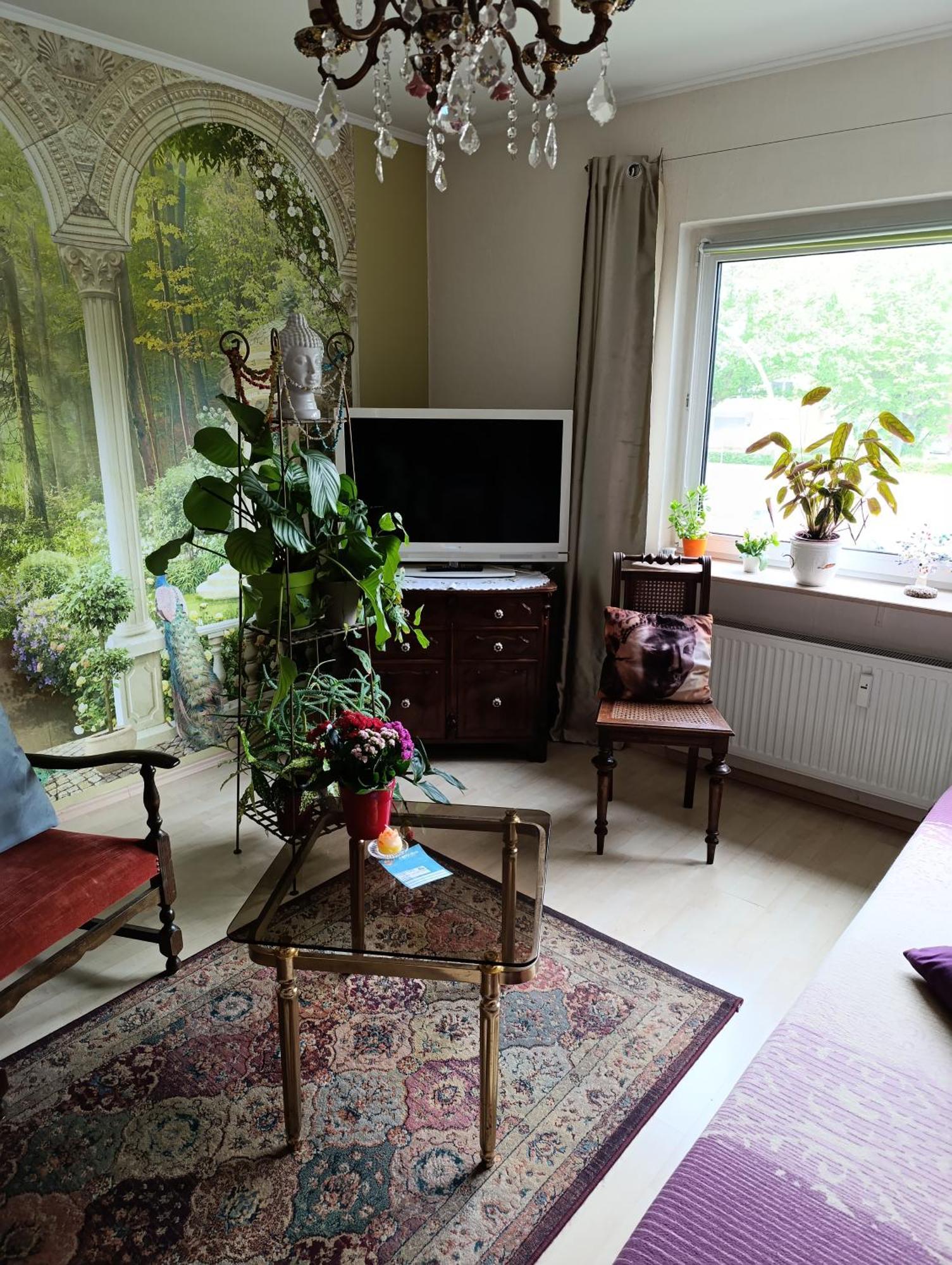 Weltoffenes Privates Gaestezimmer Bei Lgbtq Freundlichen Gastgeber Der Mit In Der Wohnung Lebt Берлин Экстерьер фото